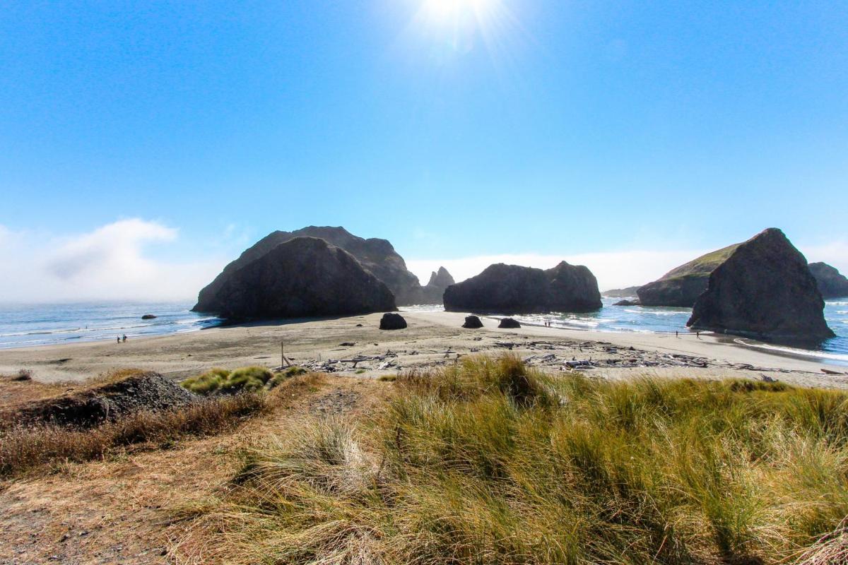 Popular attractions Area Nearby Property